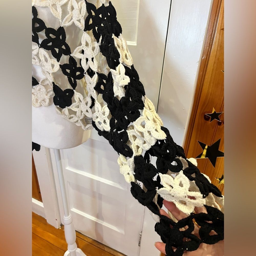 Zara Limited Edition Black White Women's Floral Crochet Sweater Boho Festival - Picture 13 of 16